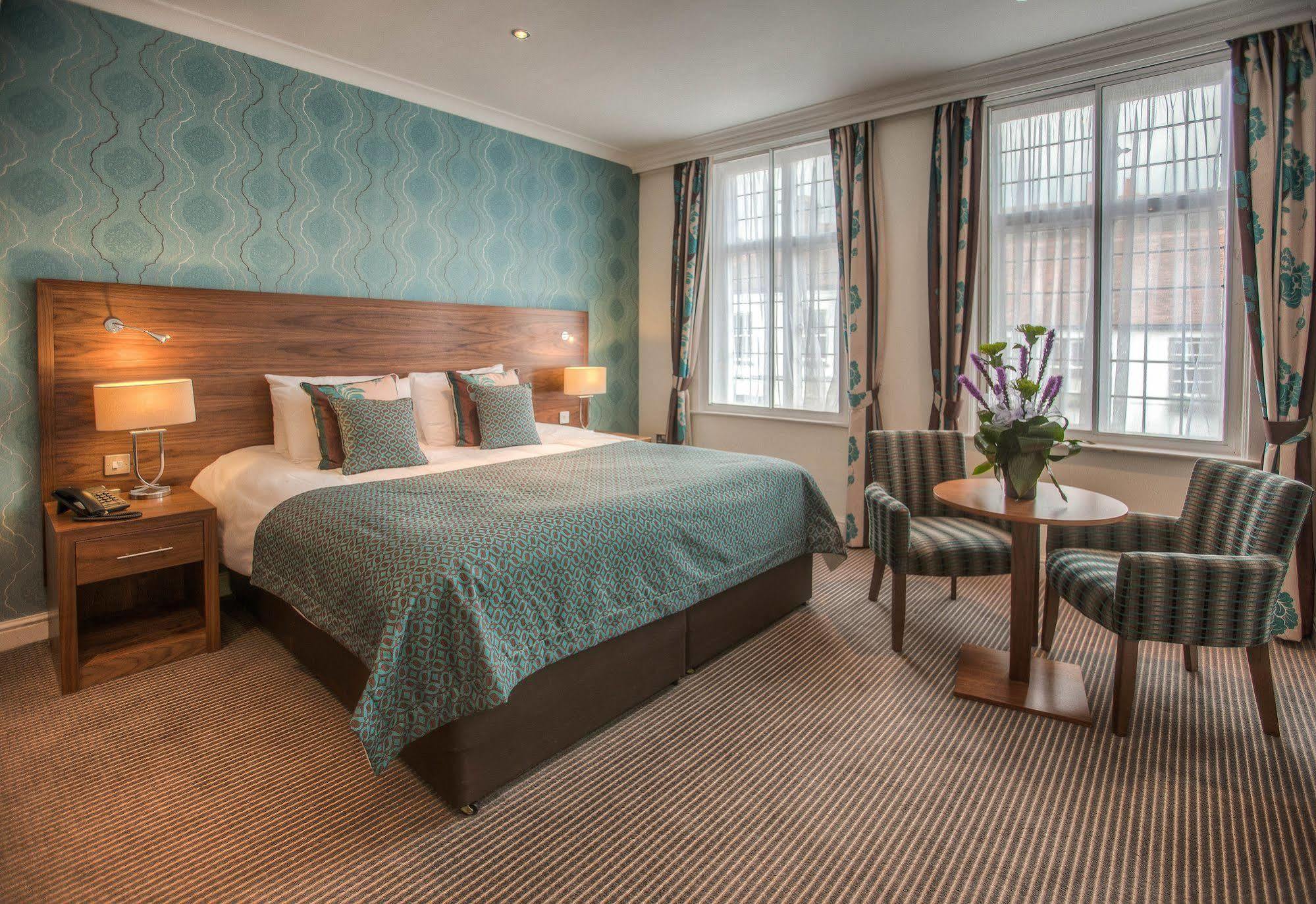 The Boleyn Hotel Staines-upon-Thames Eksteriør bilde