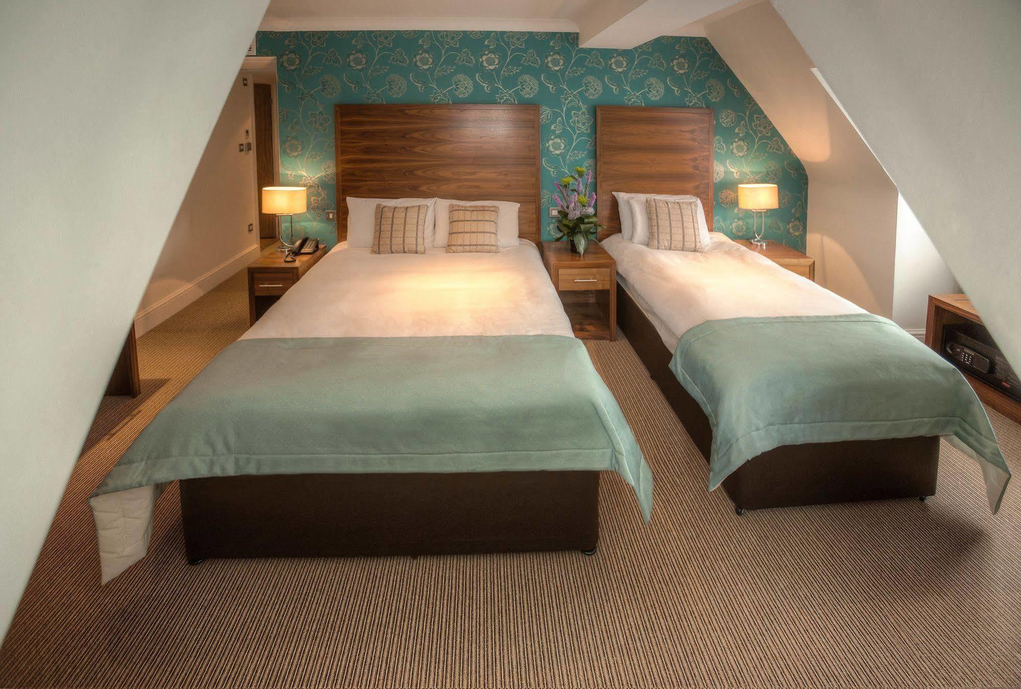 The Boleyn Hotel Staines-upon-Thames Eksteriør bilde