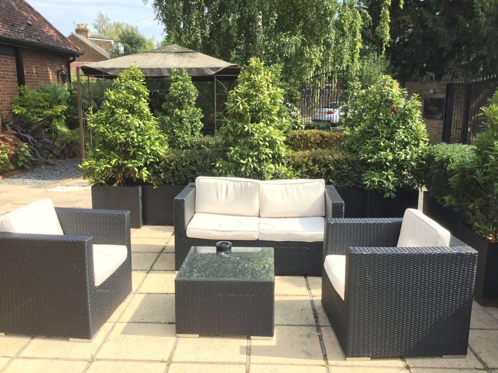 The Boleyn Hotel Staines-upon-Thames Eksteriør bilde
