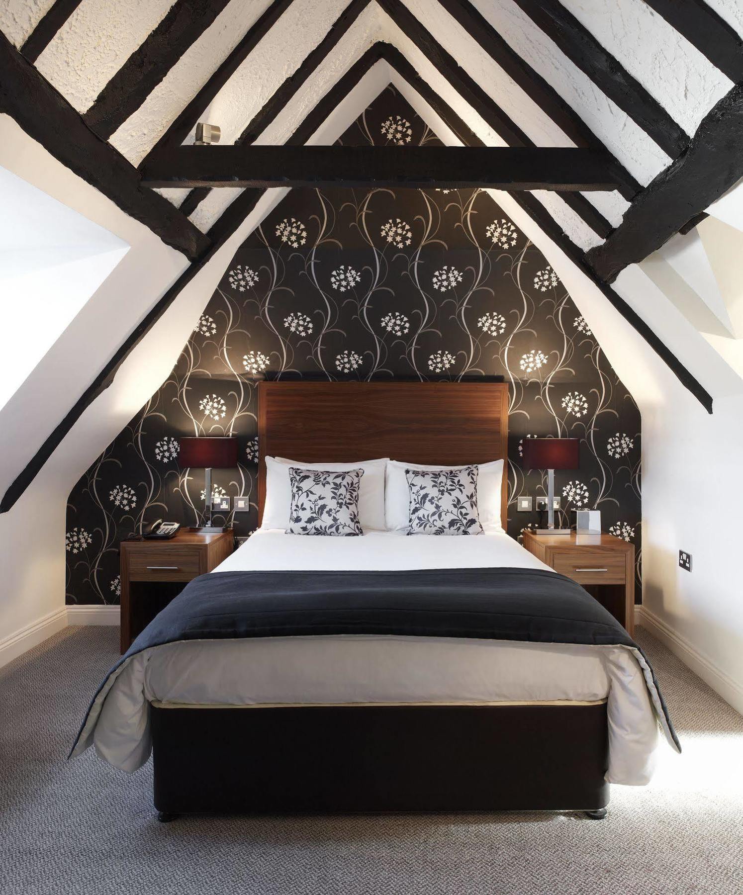 The Boleyn Hotel Staines-upon-Thames Eksteriør bilde