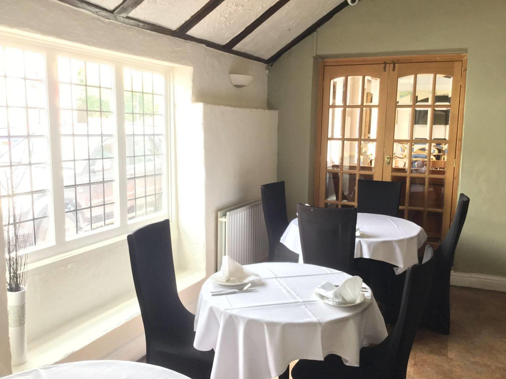 The Boleyn Hotel Staines-upon-Thames Eksteriør bilde
