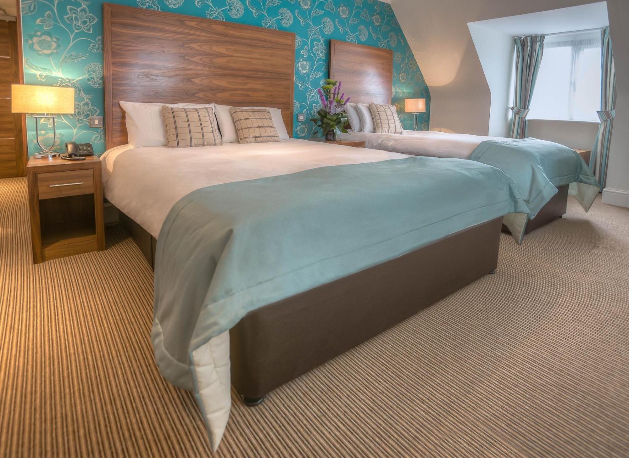 The Boleyn Hotel Staines-upon-Thames Eksteriør bilde