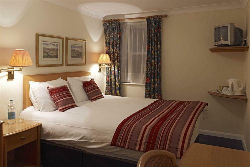 The Boleyn Hotel Staines-upon-Thames Eksteriør bilde